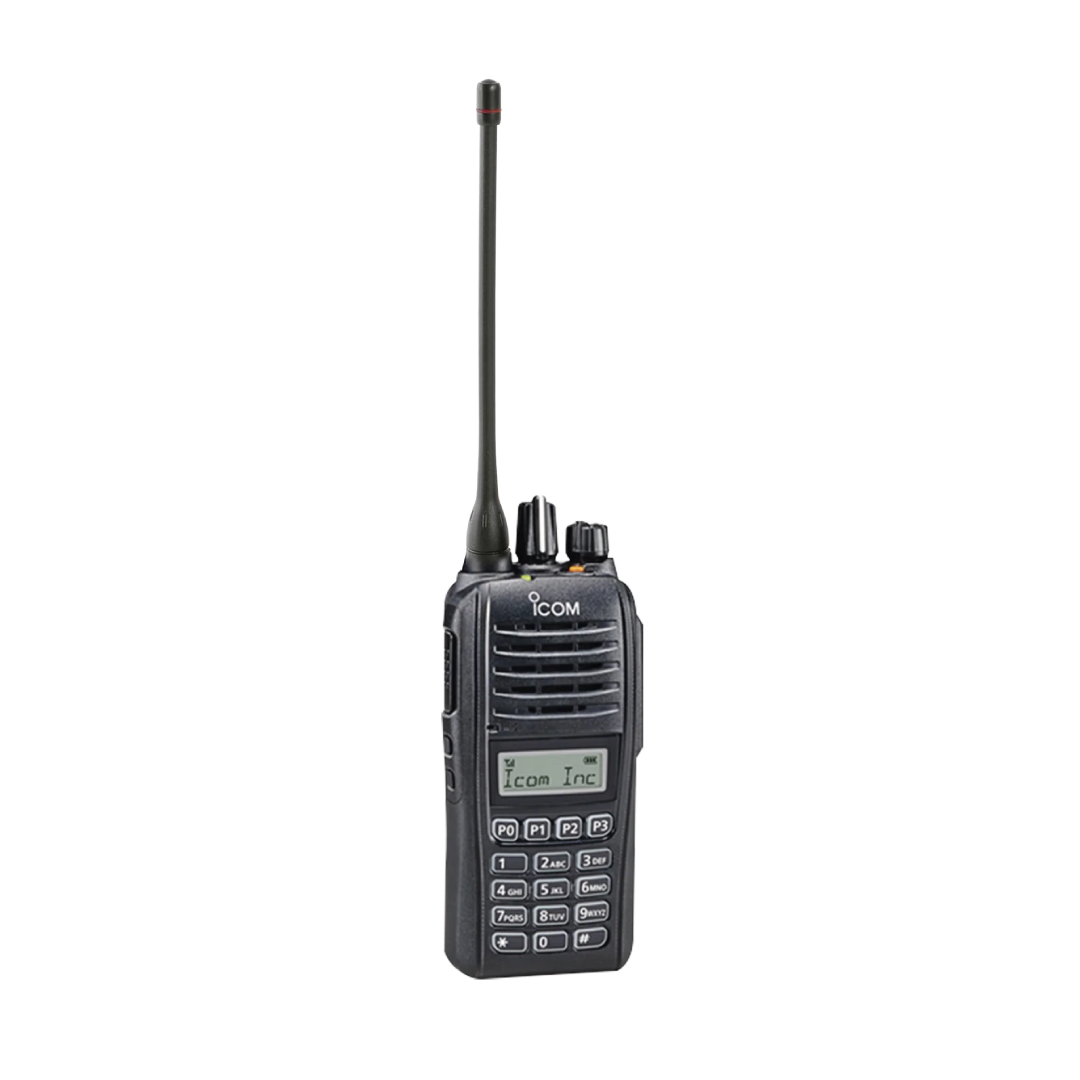 Radio digital NXDN en la banda de UHF, rango de frecuencia 400-470MHz, sumergible IP67, analógico y digital, opera en sistemas trunking y convencional, 4W de potencia